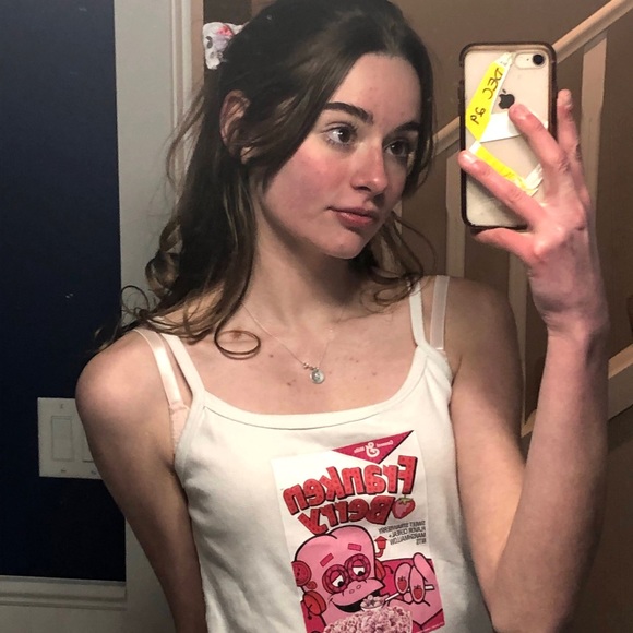 Franken berry graphic tank top - strawberry cereal 🍓 - Picture 2 of 2